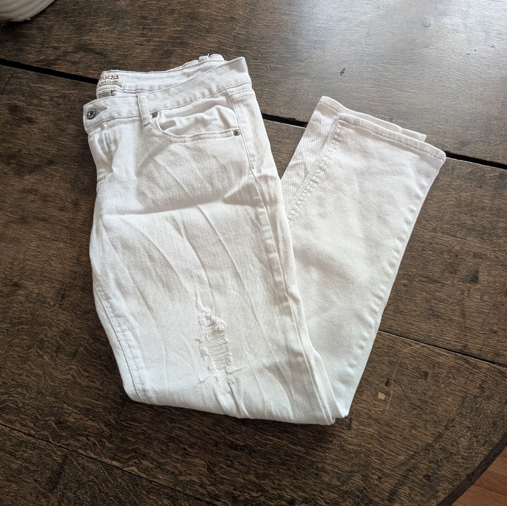 Mudd jean distressed capris